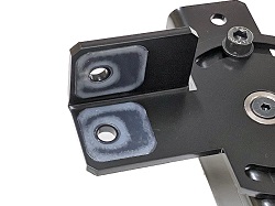 カメラ固定シャーシ(CE10D1)裏面、照明固定シャーシ(CE10E1)裏面、主柱ベース(CE10G1)裏面、副柱(CE10H1)のX/Y可動面に特殊シートが施されています。